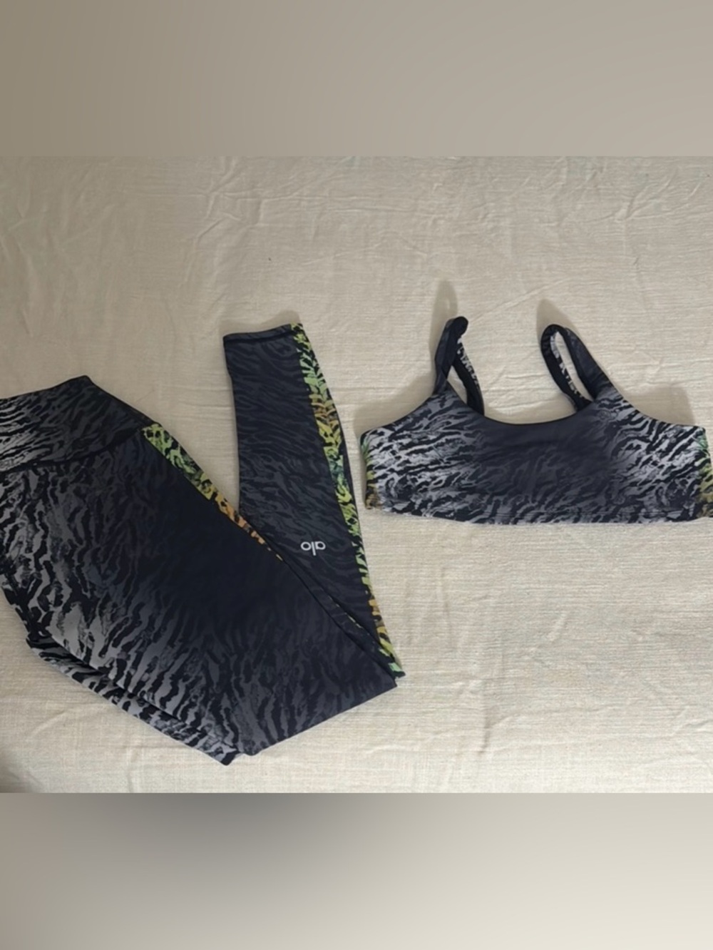 ALO Yoga Black Zebra Set 🩷